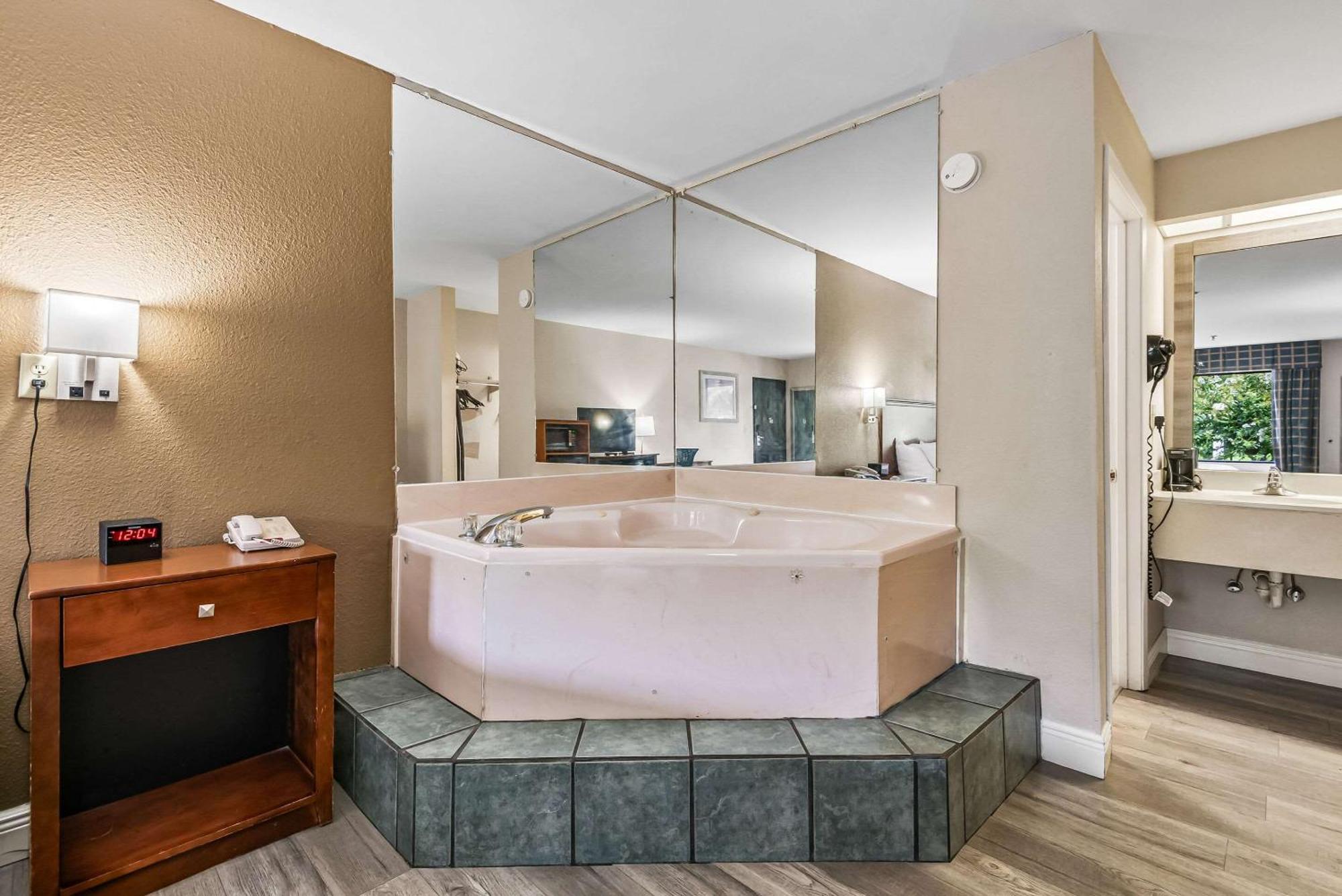 Quality Inn Quincy - Tallahassee West Екстериор снимка